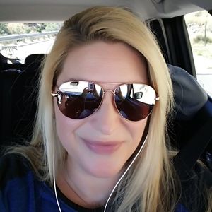 Meet your Posher, Kelli